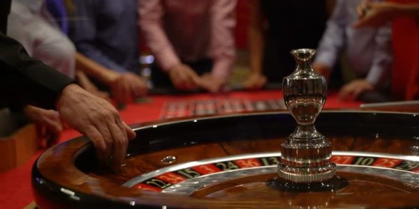 コインポーカーの全体像を徹底解説した完全ガイド